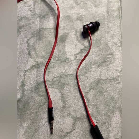 Black and Red Beats By Dr. Dre UrBeats3 Wired In-Ear Headphones w/ 3.5mm Plug - Picture 2 of 5